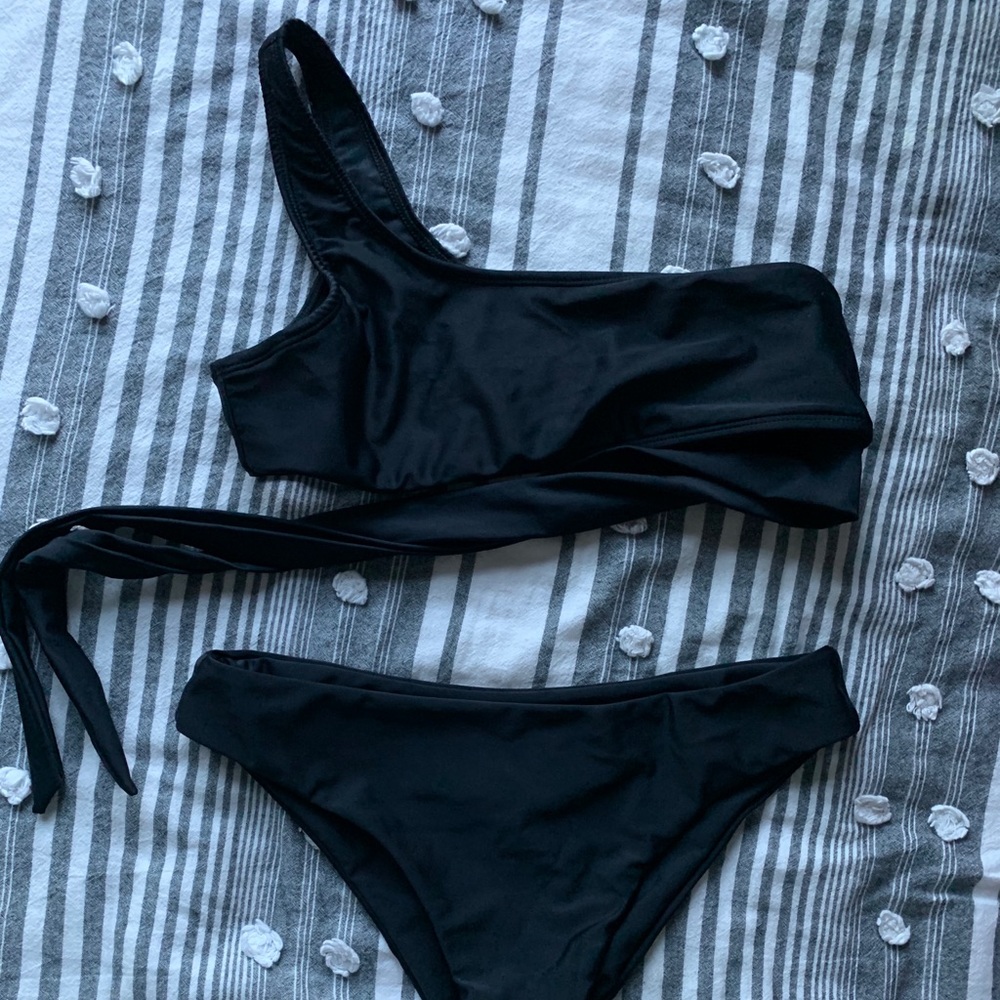 Black tie bikini